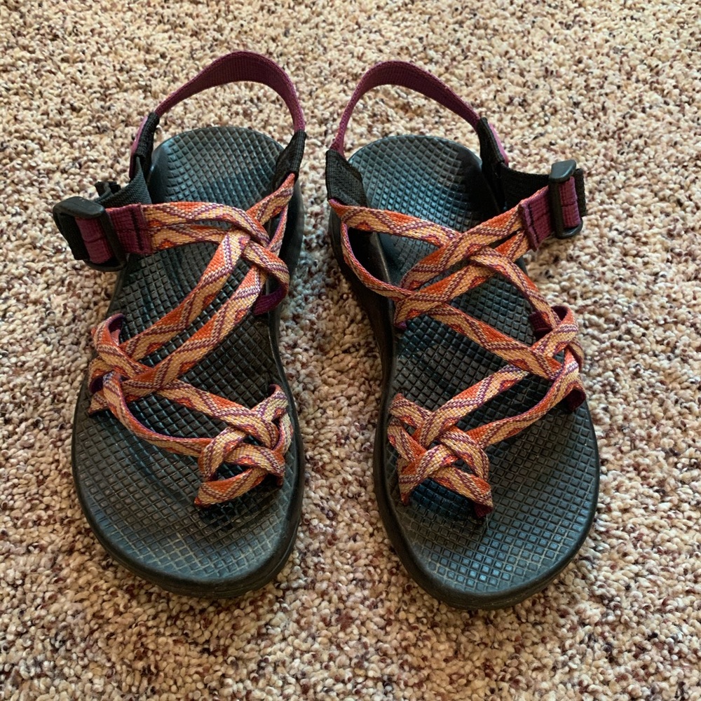 Like NEW Chacos